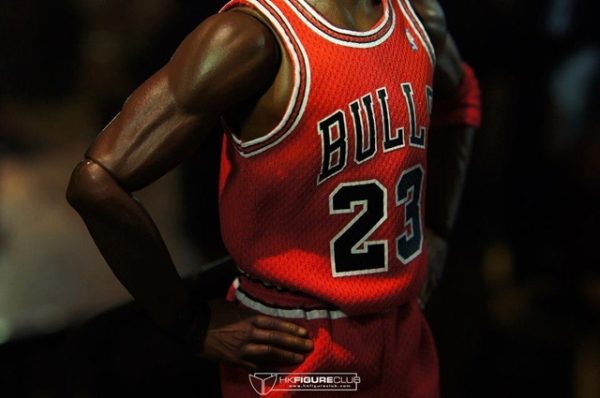 A Look At 1/6 Michael Jordan #45 Home Version from ENTERBAY