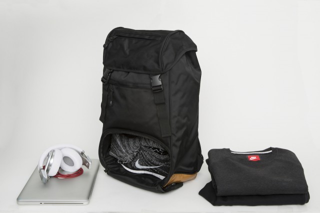 flud-x-mayor-sneaker-tech-lifestyle-backpack-2