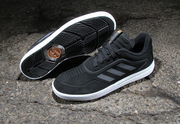 adidas-skateboarding-dorado-boost 2