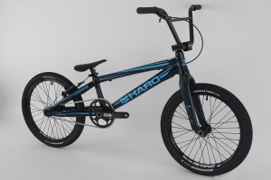 2016-Haro-Race-Blackout-xxl