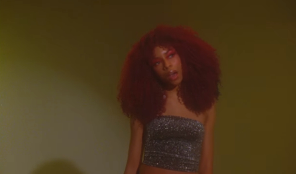 Ravyn Lenae sticky video