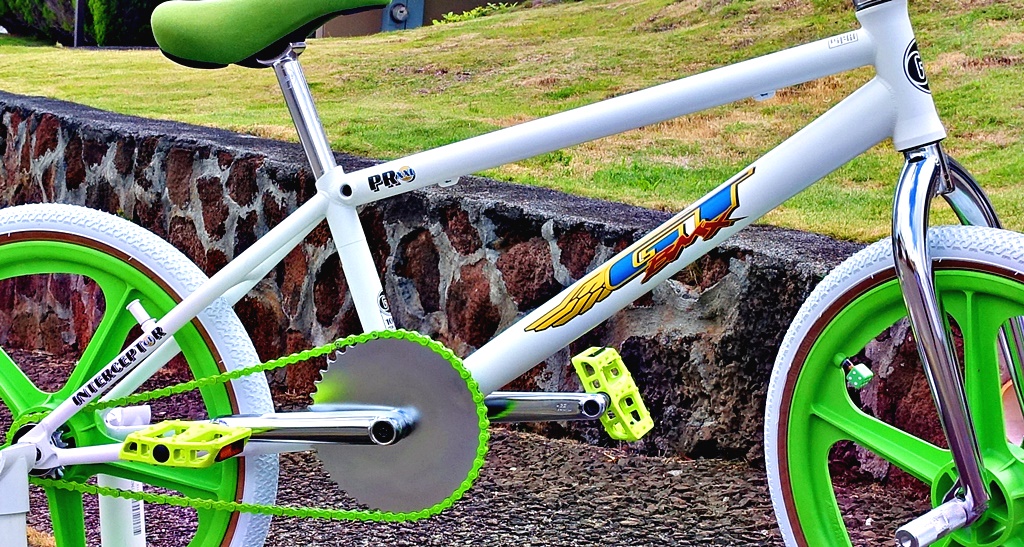 white gt bmx bike